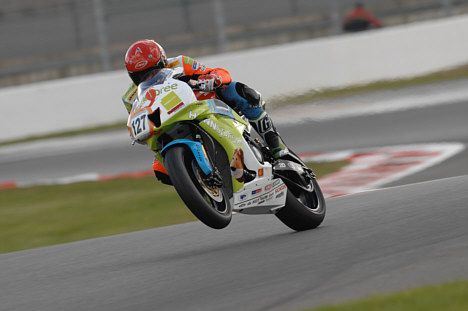 Robbin Harms er Danmarks bedste road racing kører. I år er han både kører og team-chef i historiens første danske Supersport VM-team.